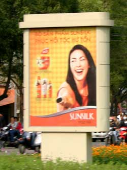 Serie von Produkten SUNSILK<br>Zur Wiederherstellung der Lebenskraft des gesch&auml;digten Haares.